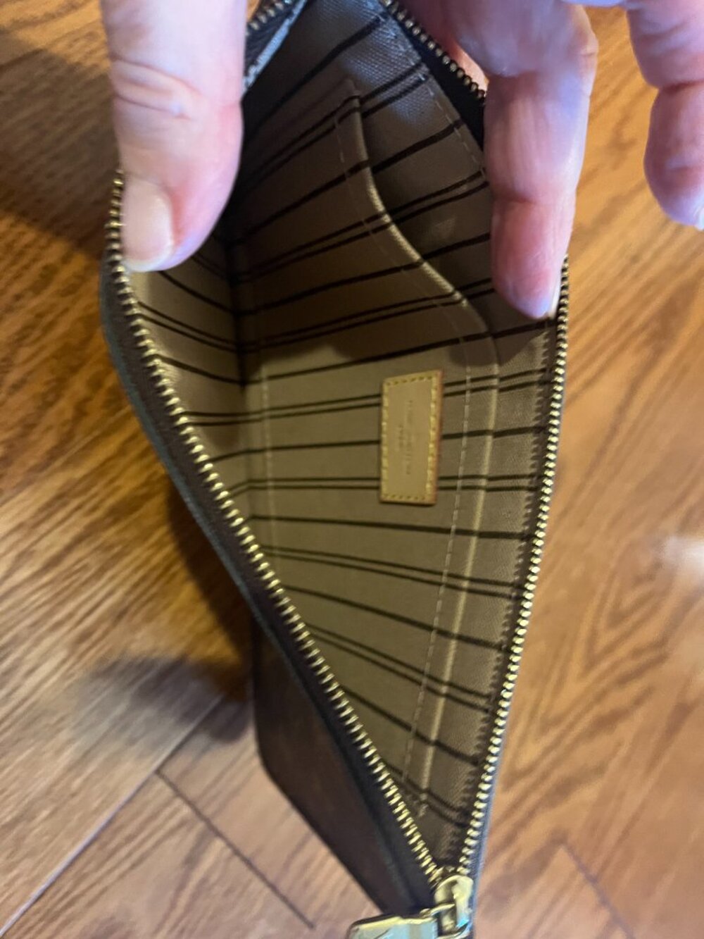 Louis Vuitton clutch - Picture 2 of 4